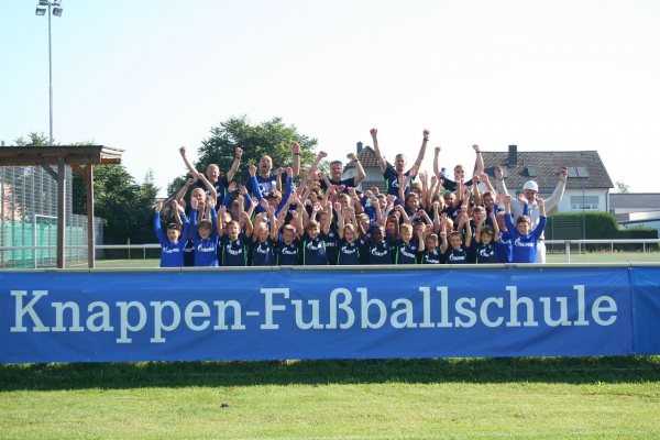43 Kinder beim diesjährigen Fußballcamp des FC Schalke 04